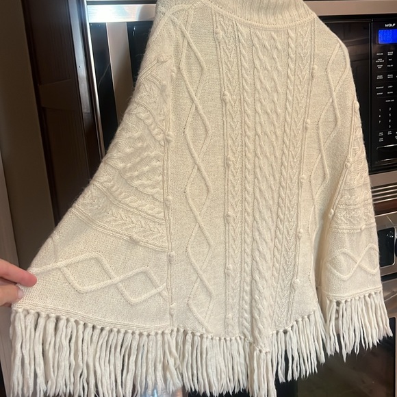 ACROBAT IVORY ALPACA WOOL BLEND CABLE KNIT SWEATER PONCHO TURTLENECK FRINGE HEM - Picture 8 of 9